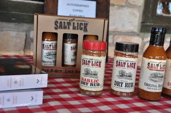 O famoso molho para barbecue feito na própria salt Lick, em Austin, capital do Texas, nos Estados Unidos